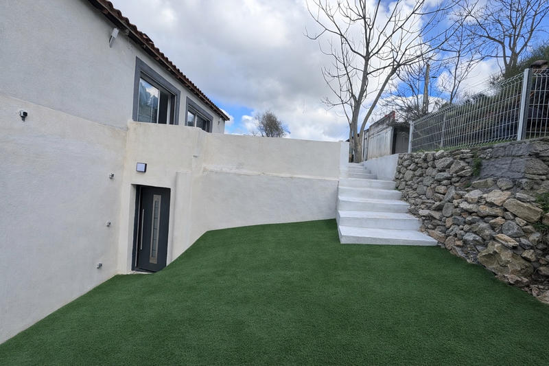 Maison - 220 m² - 5 pièces