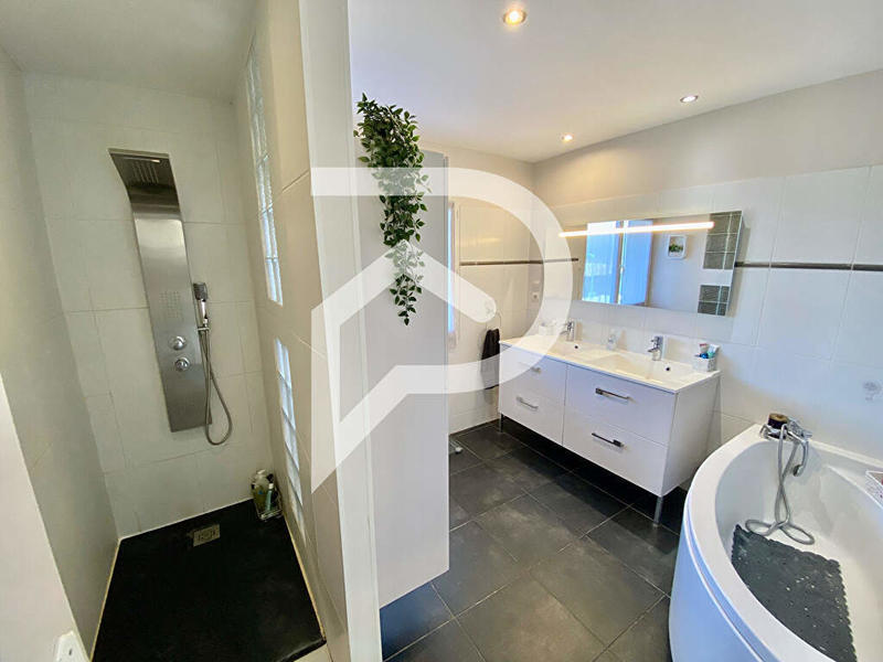 Maison - 150 m² - 5 pièces