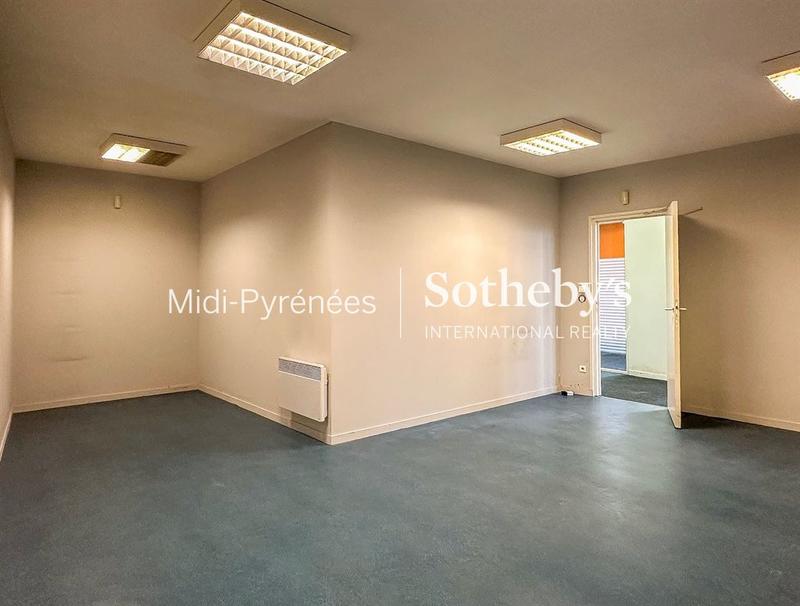 Local d'activités - 317 m²