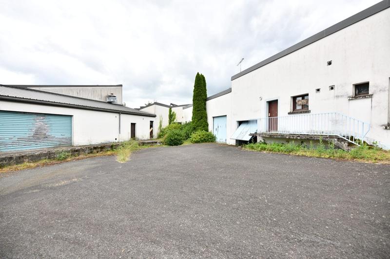 Maison - 1 500 m² - 40 pièces