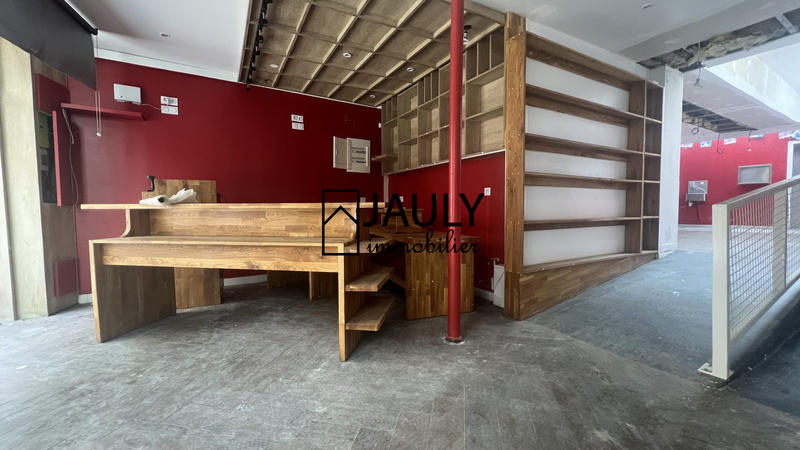 Local commercial - 200 m² - 5 pièces