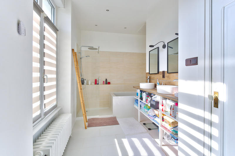 Propriété - 260 m² - 13 pièces