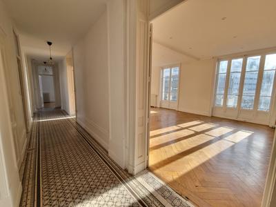 Appartement - 157 m² - 4 pièces