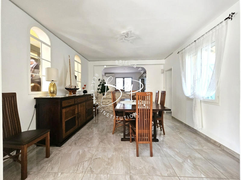 Maison - 183 m² - 7 pièces