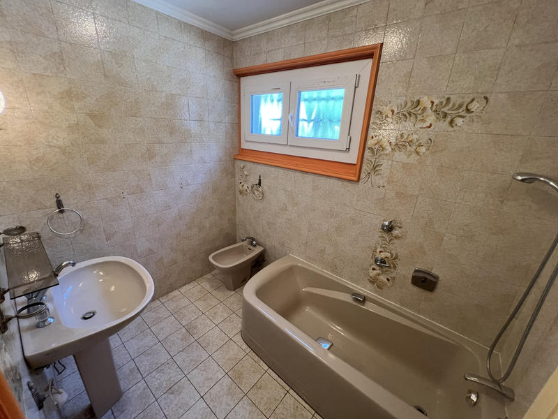 Maison - 237 m² - 8 pièces