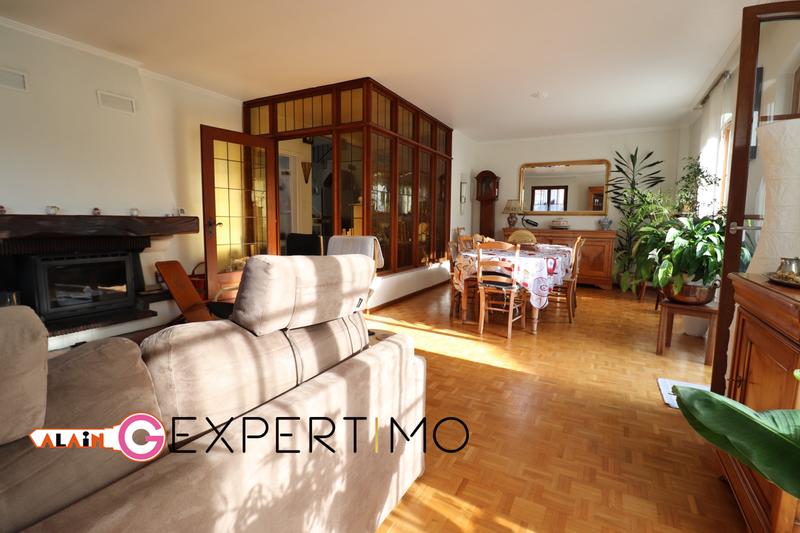 Maison - 244 m² - 8 pièces