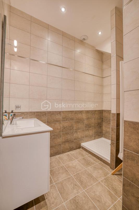 Propriété - 751 m² - 11 pièces