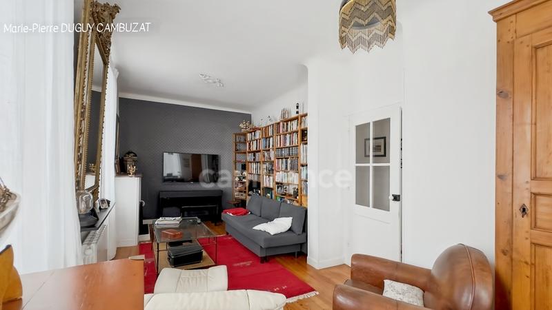 Maison - 208 m² - 9 pièces