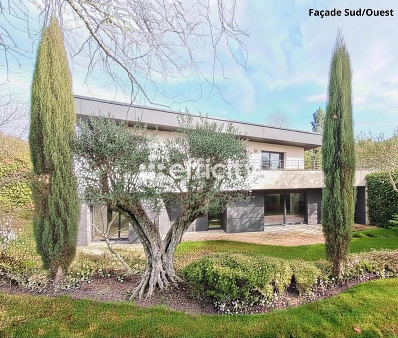 Maison - 375 m² - 8 pièces