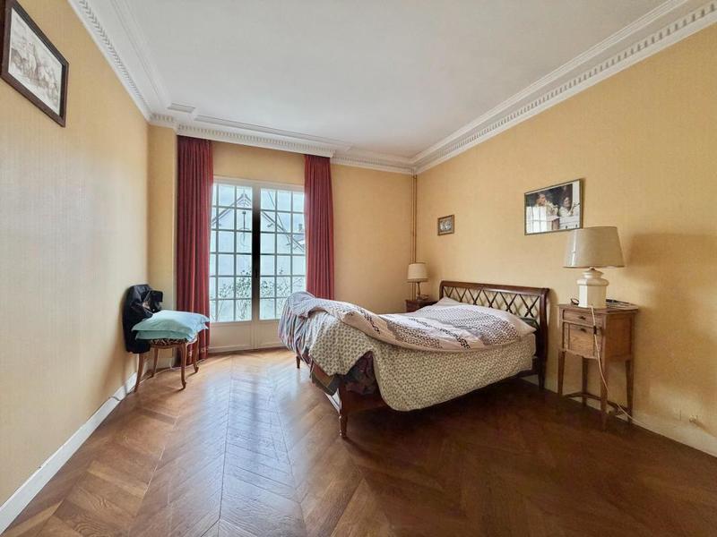 Maison - 235 m² - 6 pièces