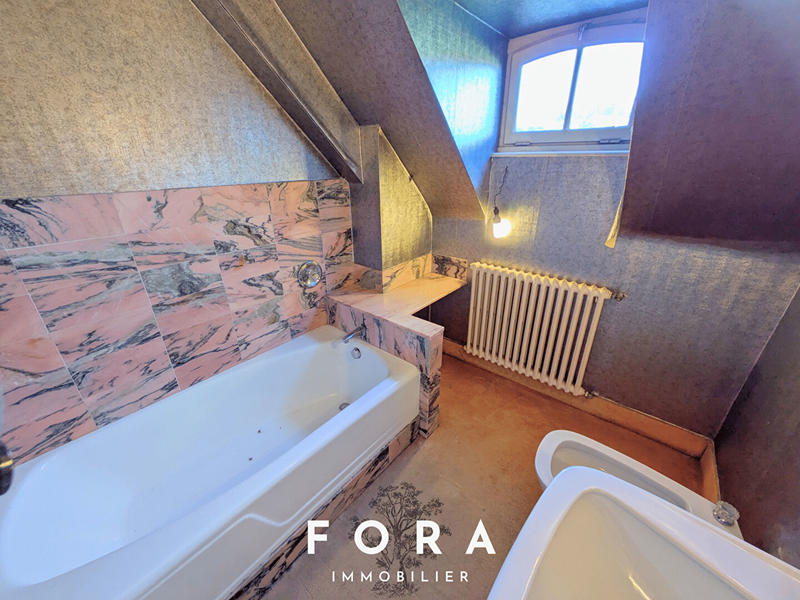 Maison - 212 m² - 8 pièces