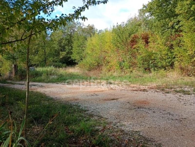 Terrain constructible - 1 935 m²