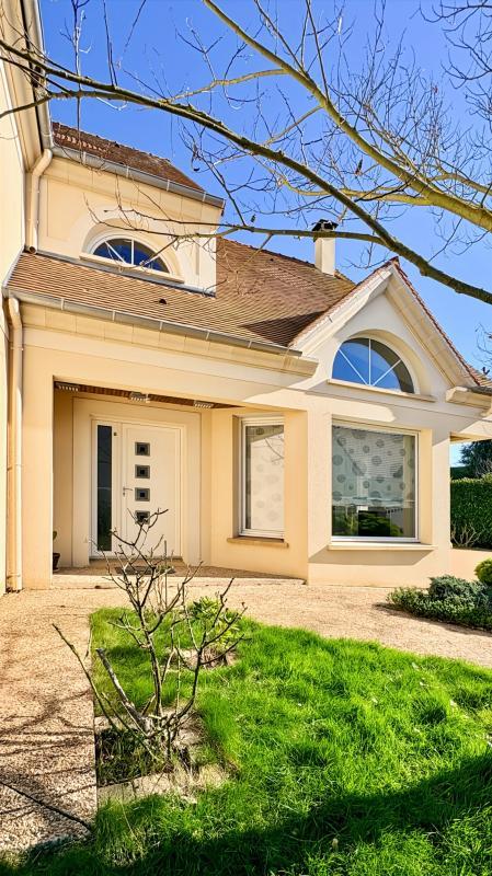 Maison - 202 m² - 9 pièces