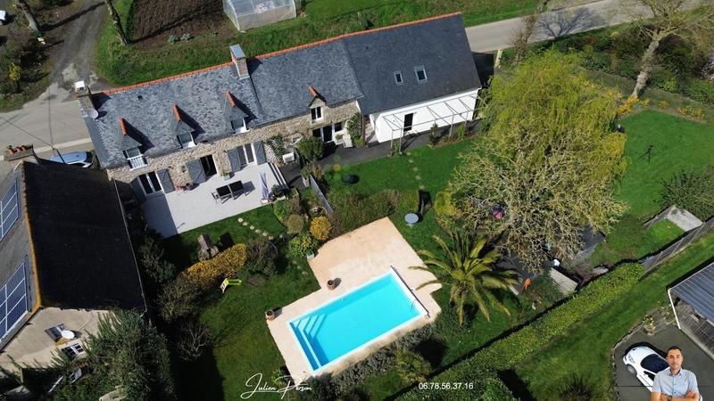 Maison - 249 m² - 11 pièces