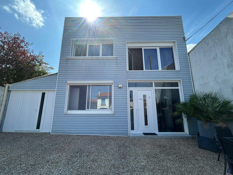 Maison - 180 m² - 5 pièces