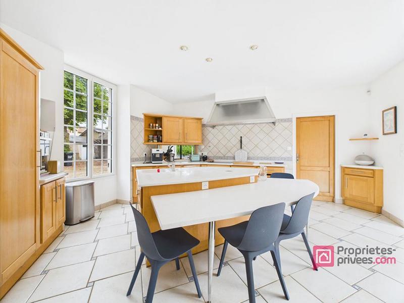 Propriété - 300 m² - 7 pièces