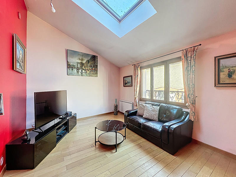 Maison - 215 m² - 10 pièces