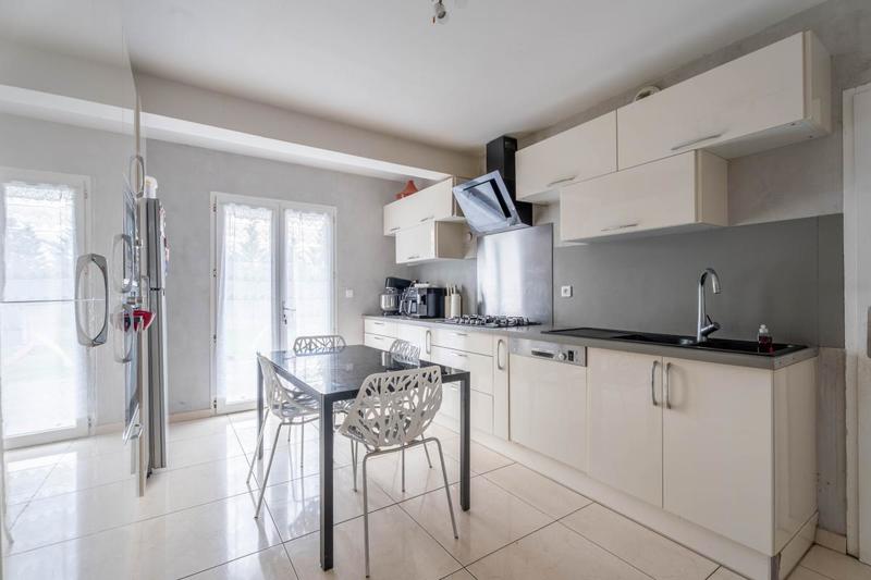Maison - 210 m² - 8 pièces