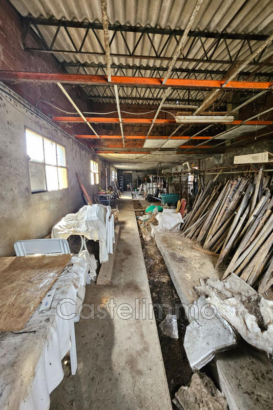 Maison - 590 m² - 1 pièce