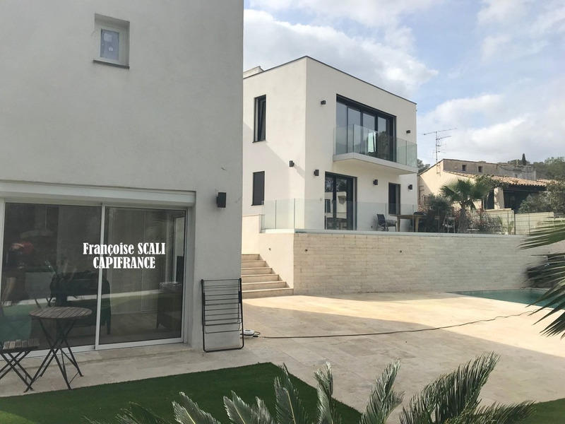 Maison - 238 m² - 7 pièces