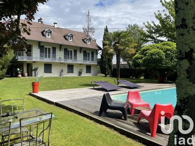 Maison - 300 m² - 8 pièces