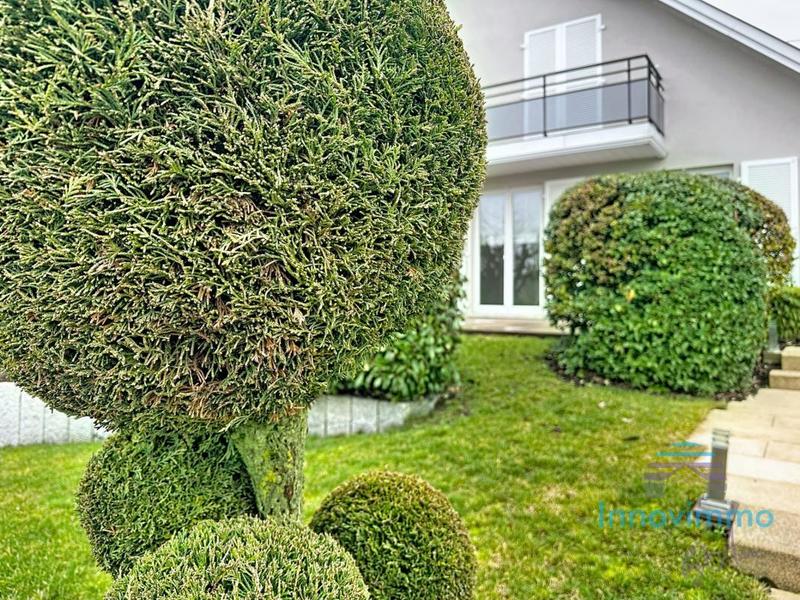 Villa - 216 m² - 8 pièces