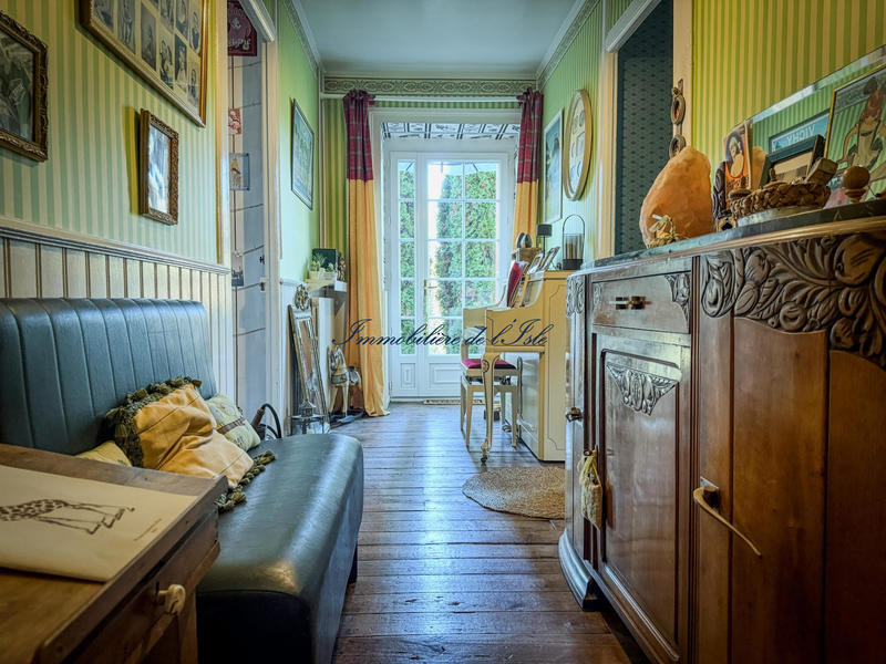 Maison - 220 m² - 9 pièces