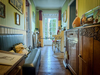 Maison - 220 m² - 9 pièces