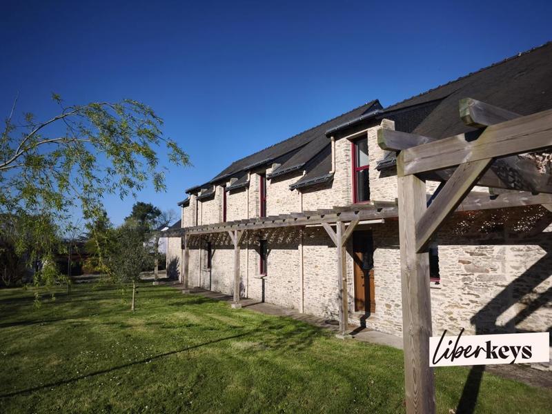 Longère - 219 m² - 6 pièces