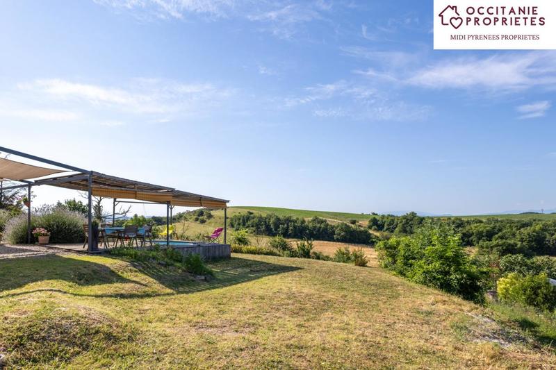 Maison - 258 m² - 9 pièces