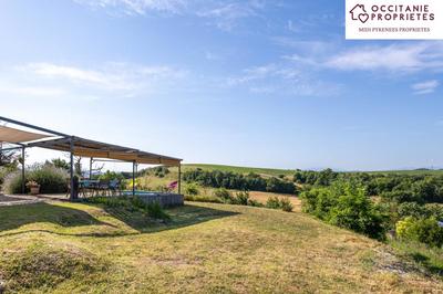 Maison - 258 m² - 9 pièces