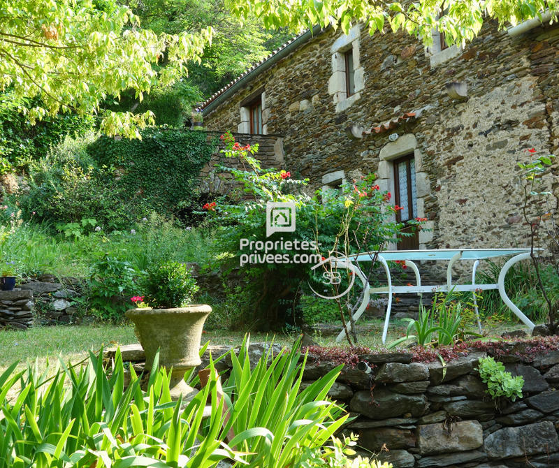 Mas - 215 m² - 8 pièces