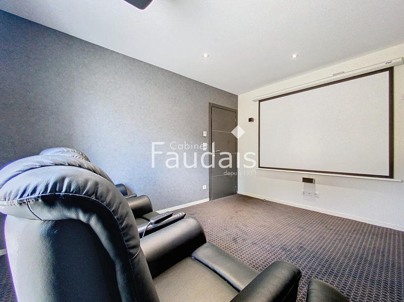 Maison - 224 m² - 8 pièces