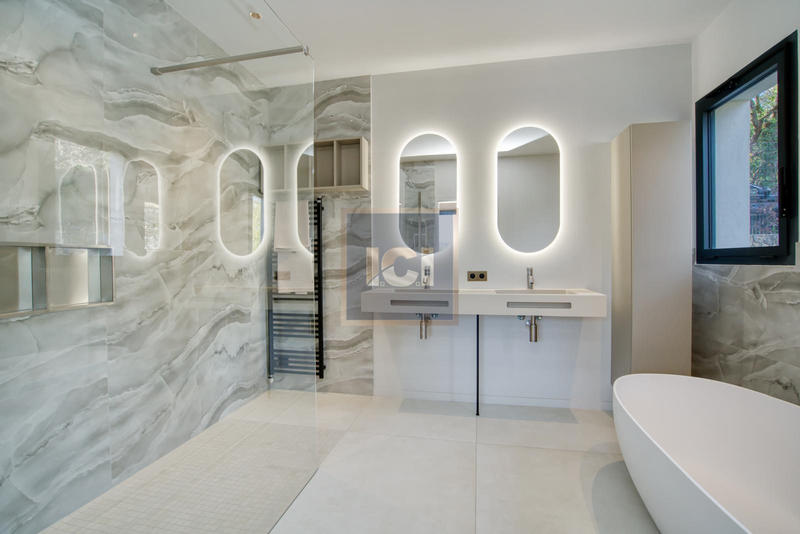 Villa - 268 m² - 6 pièces