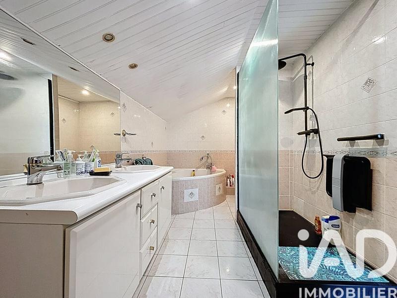 Maison - 260 m² - 8 pièces