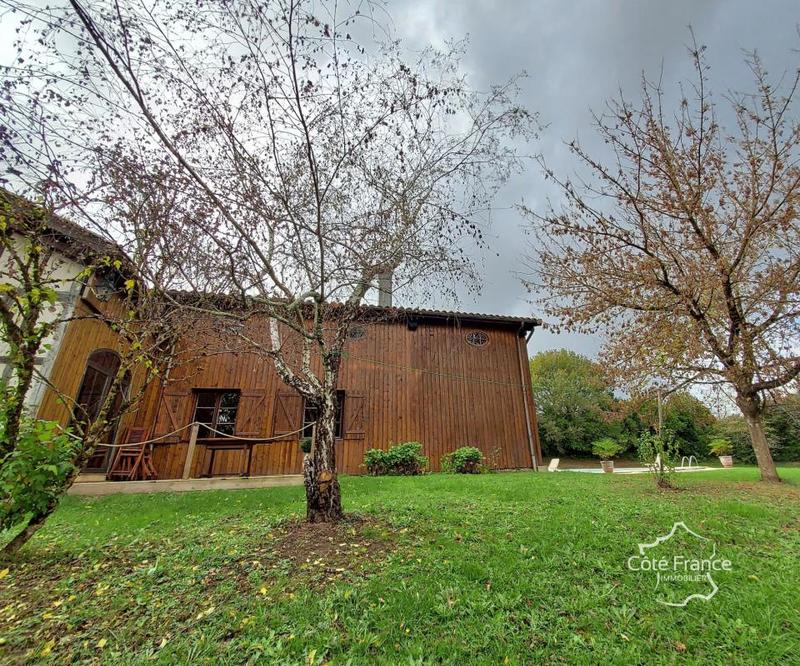 Propriété - 253 m² - 7 pièces