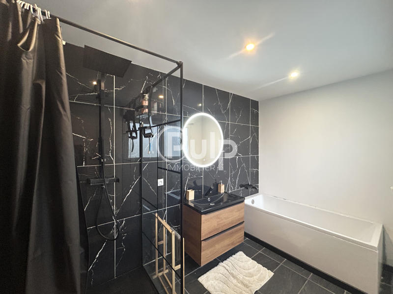 Maison de ville - 121 m² - 6 pièces