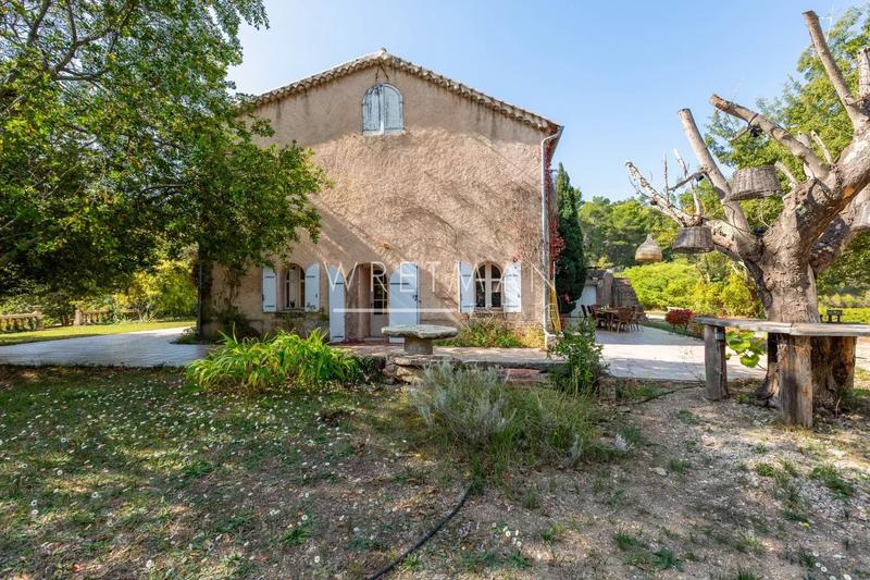 Propriété - 360 m² - 10 pièces