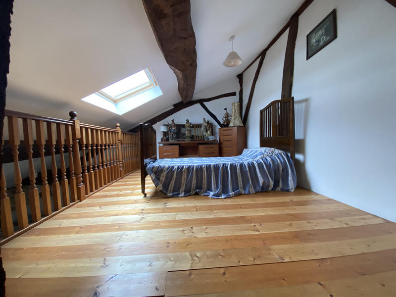 Maison - 240 m² - 8 pièces