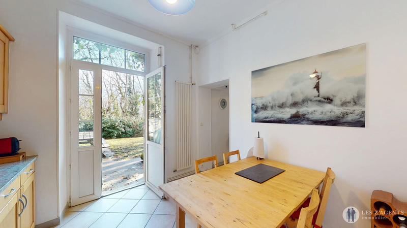 Maison - 290 m² - 13 pièces