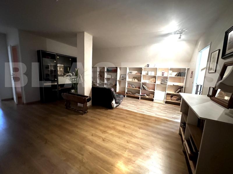 Maison - 233 m² - 9 pièces