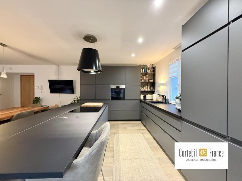 Appartement - 99 m² - 4 pièces