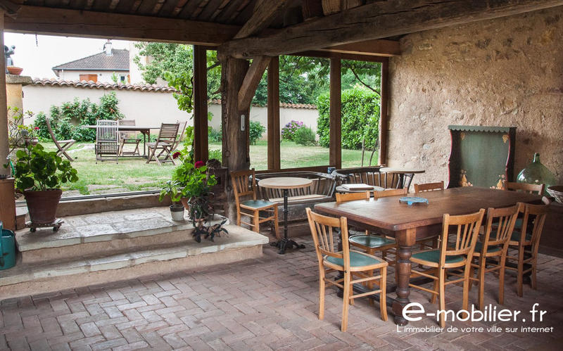 Maison contemporaine - 303 m² - 9 pièces