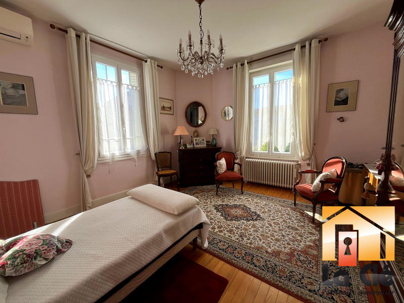 Maison ancienne - 217 m² - 9 pièces