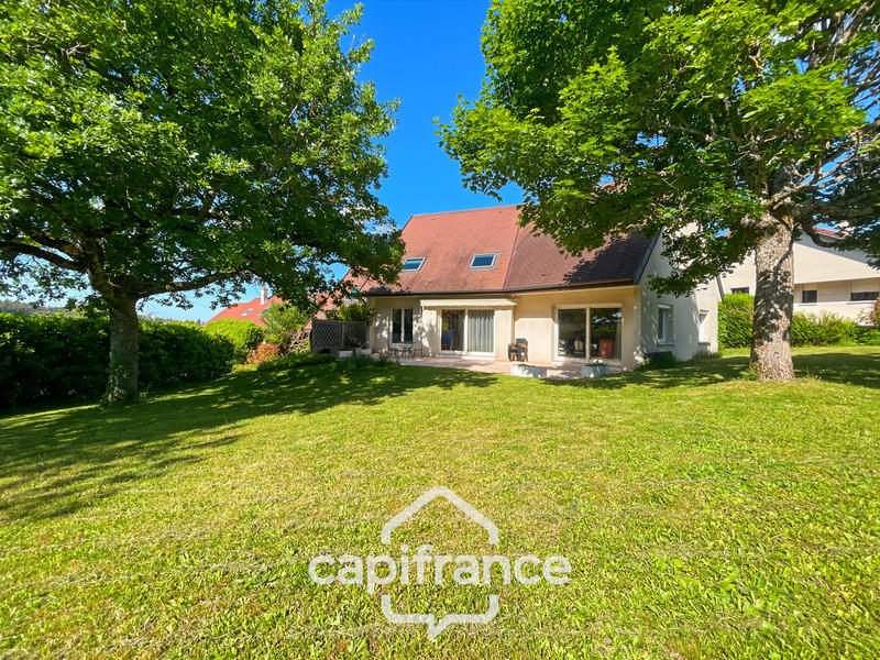 Propriété - 225 m² - 10 pièces