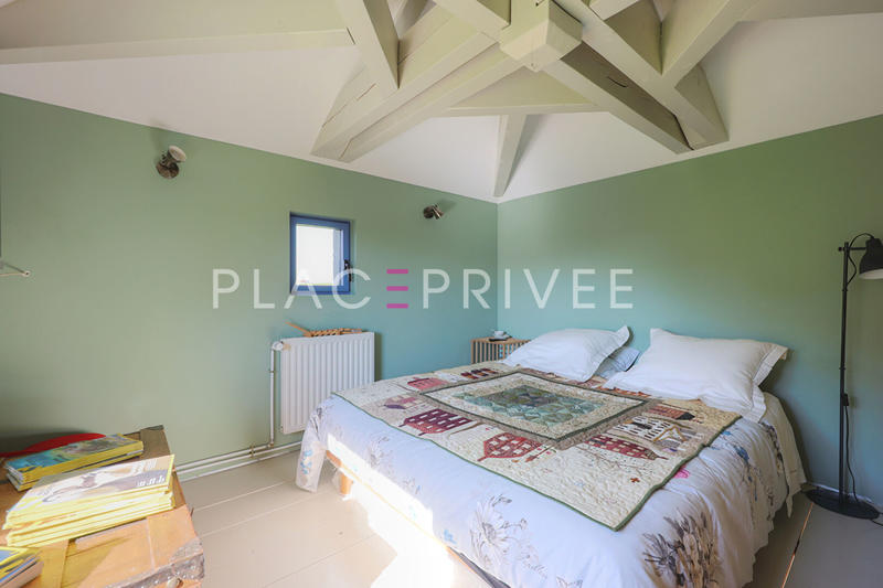 Maison - 300 m² - 12 pièces