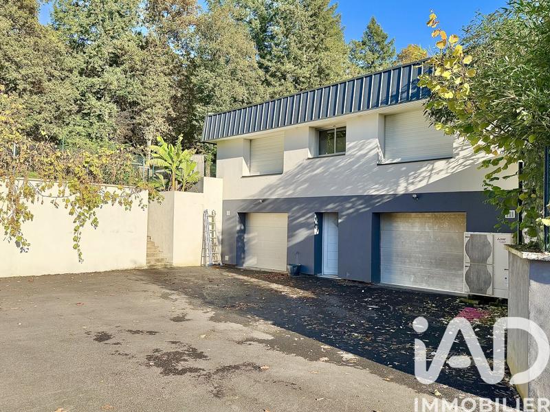 Maison - 217 m² - 8 pièces