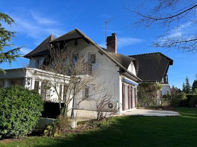 Maison - 293 m² - 10 pièces