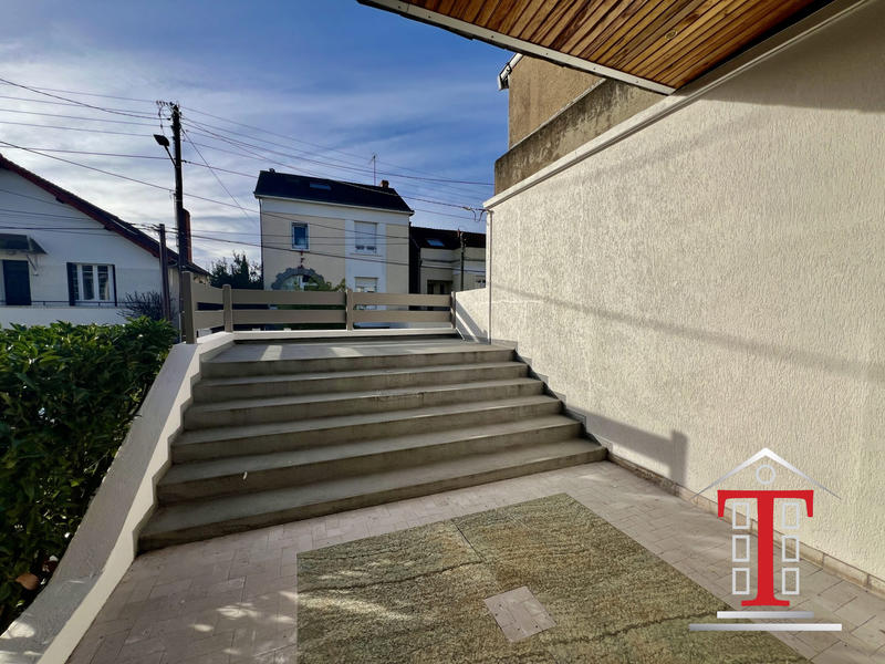 Maison - 180 m² - 7 pièces