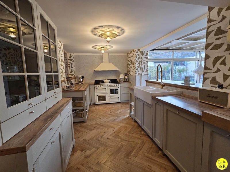 Maison - 302 m² - 7 pièces